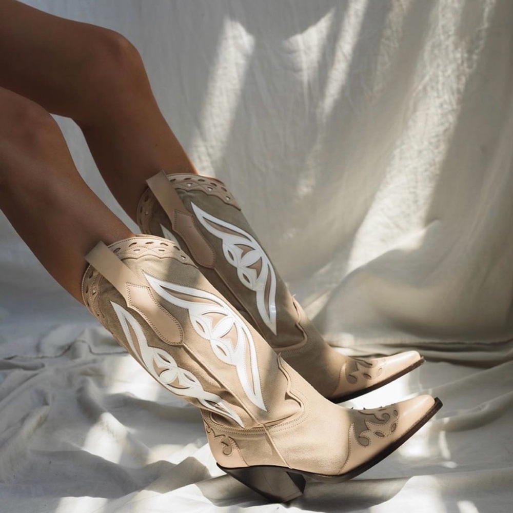 The Claire Boot Beige Toral